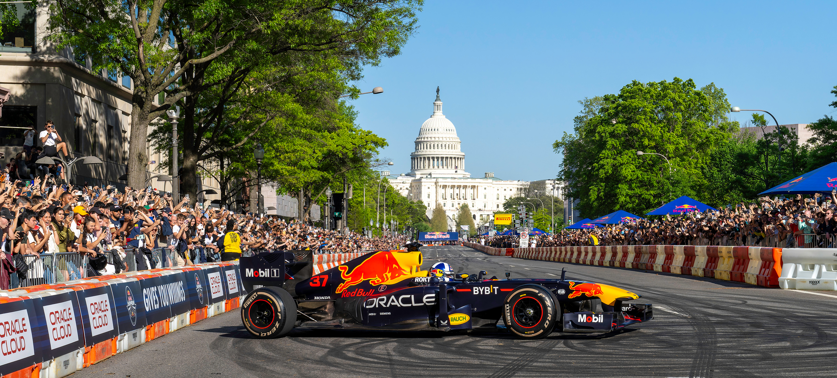 Oracle Red Bull Racing Formula 1 RB7
